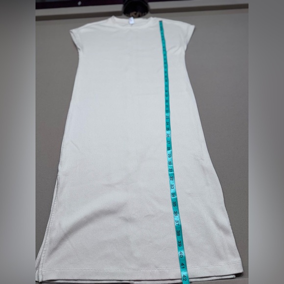 Old Navy Classic Cream Ribbed Midi Dress - Picture 4 of 6